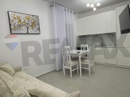 Jepet me qera 1+1 ne zonen e Komunës se Parisit