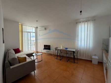 Disponojmë për shitje Apartament 1+1 tek Kompleksi Fratari, Unaza e Re.