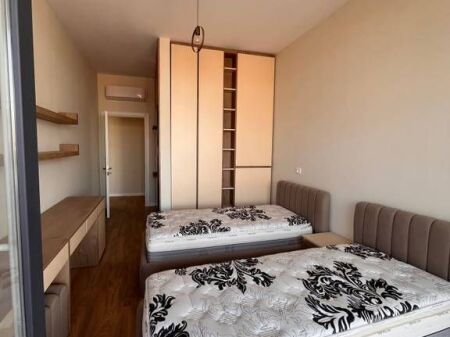 Jepet me qira apartament i ri 2+1+1 tualet, ne rrugen Siri Kodra, prane Hotel Meridian!
