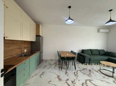 We rent out a 2+1+2 apartment, on “5 Maji” Street! 600 € /Month