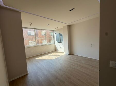 🏢 JEPET ME QIRA – APARTAMENT 3+1 NË BLLOK