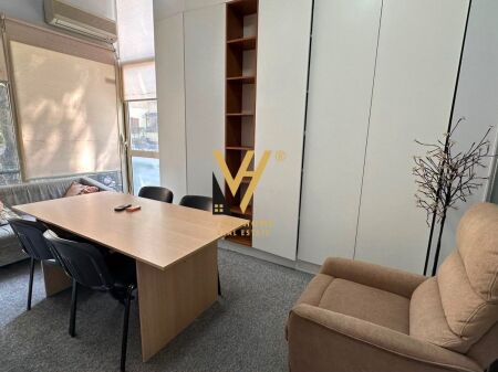 OFFICE 20 M2 FOR RENT AT MYSLYM SHYRI 450 EURO