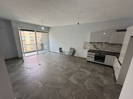Qera,Apartament 1+1, Rruga 5 Maji,Tirane.