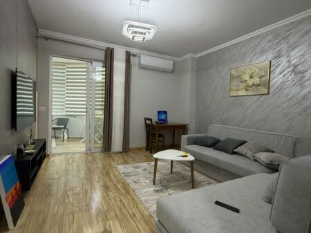 Apartament 2+1 me qira në Qendër të Tiranës