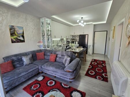 Apartment 1+1 for rent at Brryli, near Niket Dardani School.
