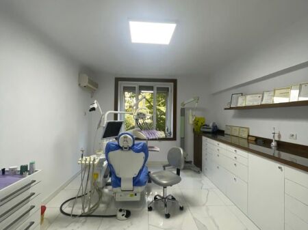 Shitet biznes,Klinikë Dentare, Rr Durrsit