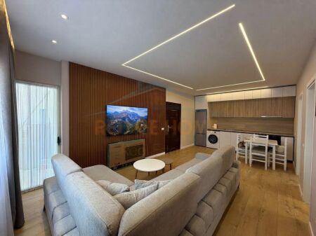 Shitet, Apartament 2+1, Misto Mame