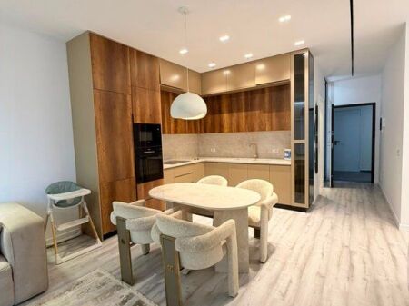 APARTAMENT 2+1 PËR QIRA – KOMPLEKSI EMERALD, RRUGA 5 MAJI 1,000 € /Muaj