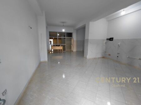 Locale commerciale in affitto – Negozio / Magazzino 500 € /Mese 50.000 Lek /Mese