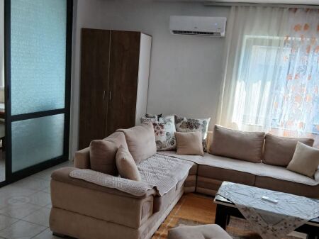 APARTAMENT ME QERA 1+1 VASIL SHANTO 50.000 LEKE FH-92173