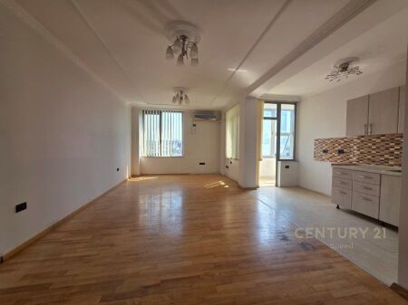 Apartament 2+1+2 per shitje ne Qender, perballe Toptanit