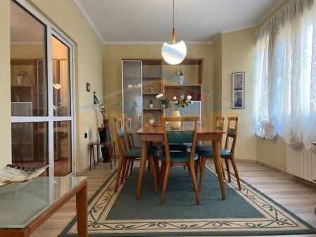 Qira, Apartament 1+1+2, Rruga e Barrikadave