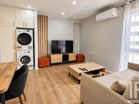Shitet apartament 1+1 tek Rezidenca Magnet , Rruga e Kavajes , 21 Dhjetori , ish Parku i Autobusave , ish Fusha e Aviacionit .  Apartamenti disponon hipotekë dhe është një mundësi interesante edhe për investim, pasi ka qenë i dhënë me qira për 50,000 lekë/muaj dhe sapo është liruar.  • Sipërfaqe individuale: 44.2 m² * Sipërfaqe e përbashkët: 5 m² * Sipërfaqe e përgjithshme: 49.2 m² * Kati 7 * I mobiluar * Me hipotekë * Potencial i mirë investimi – qira e mëparshme 500,000 lekë/muaj 📍 Rezidenca Magnet  Cmimi eshte 14,200,000 ALL .  Per me shume informacion na kontaktoni !    indrit