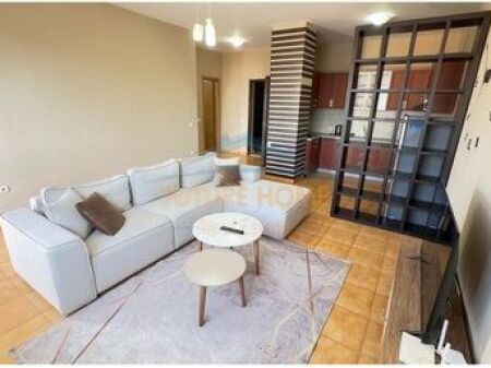 Shitet, Apartament 1+1, Rruga e Barrikadave, Tirane