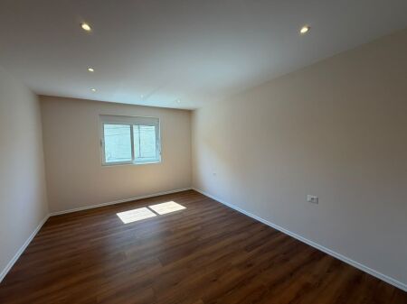 Shitet Apartament 2+1