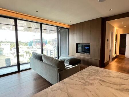 🏡 LUXURY IN THE HEART OF TIRANA | 2+1 FOR RENT – AIR ALBANIA