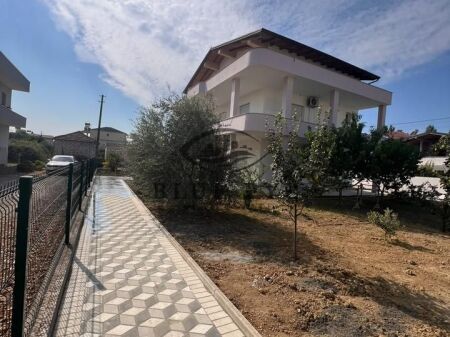 AFFITTASI – PRIMO PIANO DELLA VILLA | SHKOZET, DURRËS