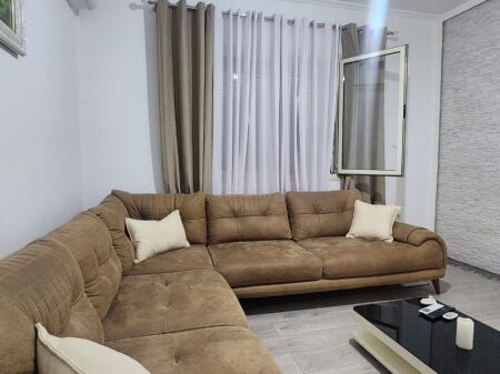 Apartament 1+1 me kuzhine te vecuar pas Globe