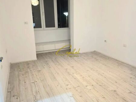 ZYRE ME QIRA 110 M2 RRUGA E KAVAJES 800 EURO