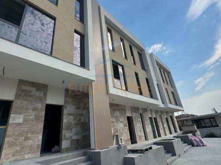 In vendita, Villa, Farkë