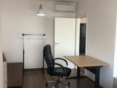 Jepet apartament 1+1 me qira tek Kompleksi Kontakt , 21 Dhjetori , Rruga e Kavajes , ish parku i autobusave , ish Fusha e Aviacionit .