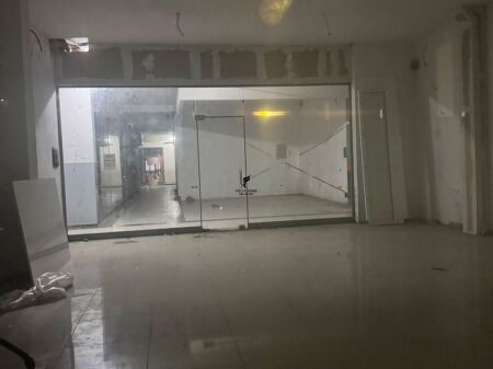 SHOP FOR RENT 68 M2 PASKUQAN 30,000 LEKE FH-92300