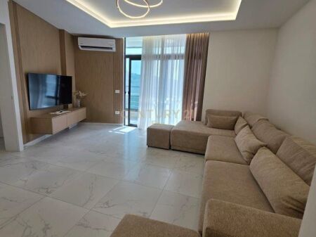 Apartament 2+1+2 dhe 3 Ballkone për Shitje në Shkëmbin e Kavajës, Durrës !