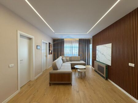 Shitet, Apartament 2+1, Misto Mame