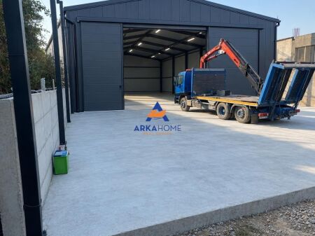 JEPET MAGAZINE ME QERA 300 M2 "MEZEZ" 200.000 LEKE LEKE