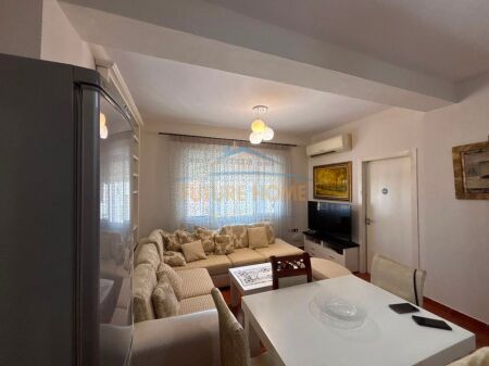 Shitet , Apartament 2+1, Rruga Mine Peza, Tiranë