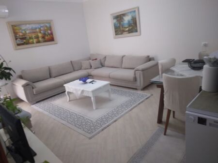 Jepet Me Qera Apartament 1+1+1 Ballkon