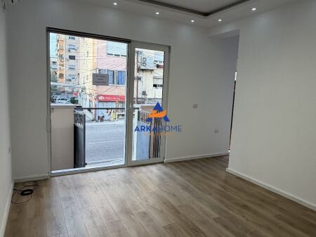 LOCALE COMMERCIALE IN AFFITTO 22 M2 "KOMUNA E PARISIT" 40.000 LEKE