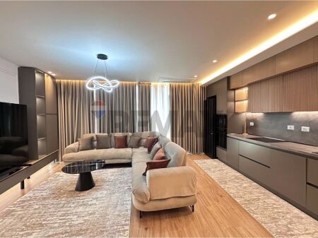 Apartament 2+1 plus post parkimi tek Lake View