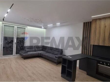 Jepet me qira apartament 1+1 te bulevardi i ri prane Spak-ut.