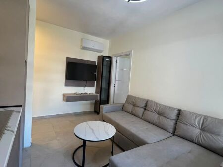 🏢Via Dibra, vicino a Villa Gold, affittasi appartamento 1+1+garage, arredato 75.000 Leke