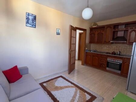 Apartament 1+1 per qera prane Qendres Tirane !
