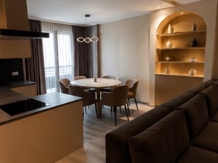 Jepet apartament 3+1+2+2 Poste Parkimi me qira tek Kompleksi Nobis , Liqeni Artificial , Rruga e Kosovareve .