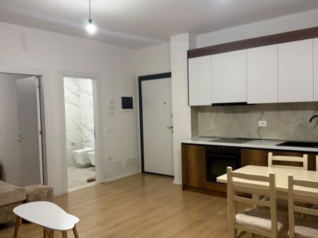 Jepet me qera apartamenti te Bulevardi i Ri 1+1