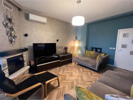 Shitet apartament 2+1+2 tek Zogu i Zi