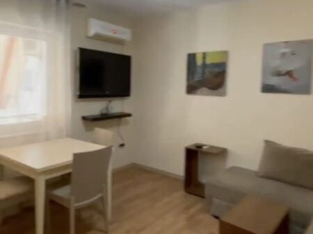 Jepet apartament 2+1 me qira tek Rruga e Durresit , prane Hotel Eden .