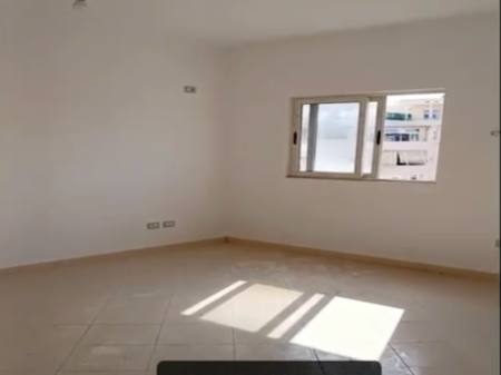 Shitje 2 apartamente ngjitur