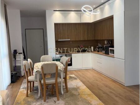 APARTAMENT 2+1+2 VERANDE, ME QIRA, EMERALD CENTER – 5 MAJ
