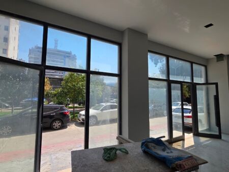 SHOP FOR RENT NEAR THE RED CROSS – VLORË 
