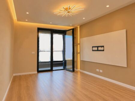 Shitet apartament 2+1+2+Post Parkimi tek Bulevardi i Ri , ish Stacioni i Trenit .