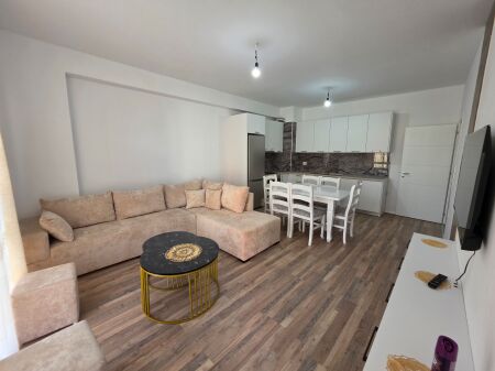 🏡 Appartamento 2+1 in affitto  📍Astir, Complesso Urban Gate  💰 Prezzo: 50.000 Lek / Mese (amministrazione inclusa)  