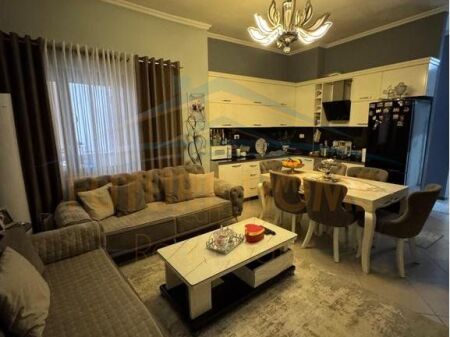 Shitet Apartament 2+1+2 , Unaza e Re , Tiranë