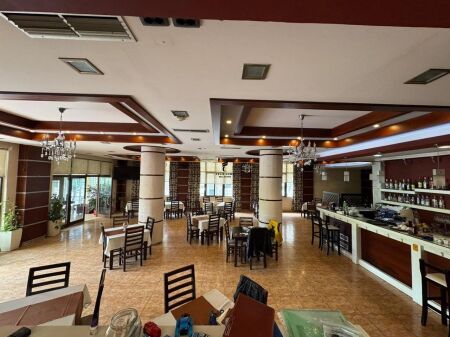 RESTAURANT FOR RENT 400 M2 PORCELAN 150,000 LEKE FH-92692