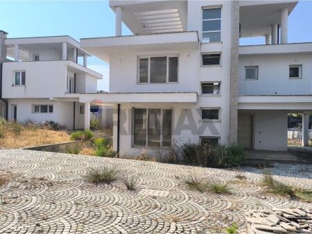 Villa for sale in Teg (Bathore Mill)