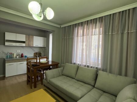 Apartament per qira tek komuna e parisit cmimi 700 Euro