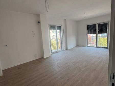 Apartament 3+1+2 Ne Shitje Kamez